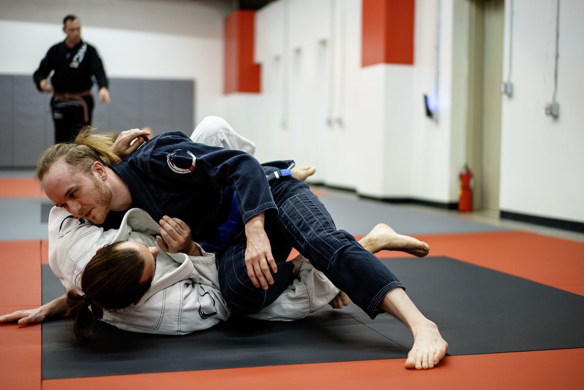 gi sparring blue belt guard passing two practitioners