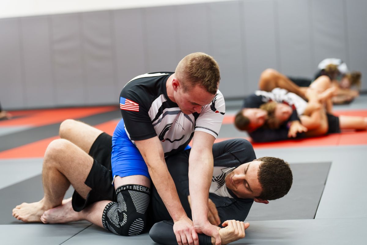 gym bjj live rolling class